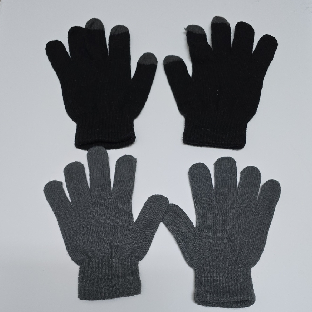 Black and Gray Knit Gloves Set